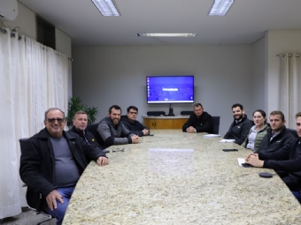 Itaipulândia alinha regras para destinação de carcaças em reunião técnica com empresas integradoras