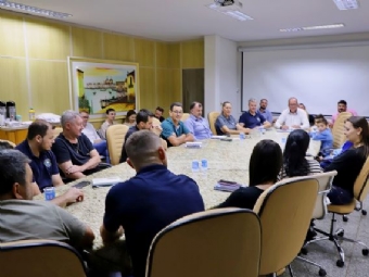 Alunos Destaques do ano participam de dia especial no Paço Municipal