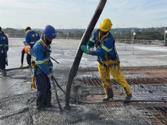 Conclusão da concretagem do prédio de salas de aula marca avanço das obras do novo Campus Arandu