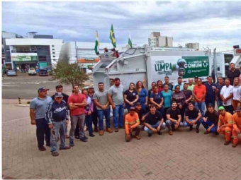 Governo Municipal adquire dois novos caminhões compactadores para fortalecer a coleta de resíduos sólidos