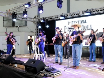 Jovens violeiros de Itaipulândia participam do 1º Festival Prosa e Viola no Lago de Itaipu