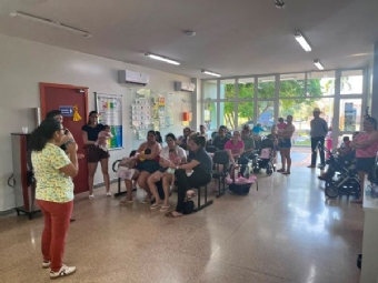 Agosto Dourado reúne 28 mães em encontro de incentivo ao aleitamento materno