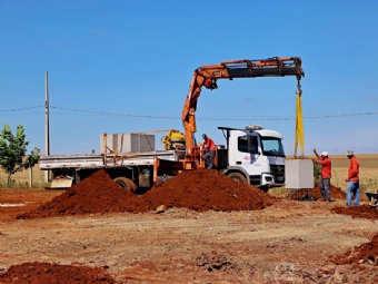  Administração municipal acompanha início da reconstrução de barracão para indústria local.