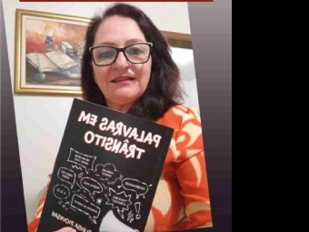 À PROFESSORA DE LUZ E JASMIM