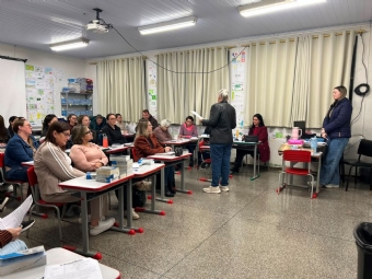 Professores da Educação Infantil participam de formação sobre práticas de Língua Portuguesa