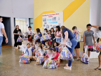 #SOLIDARIEDADE 🎁🤍 Administração Municipal entrega cestas de natal a crianças atendidas pelo CRAS