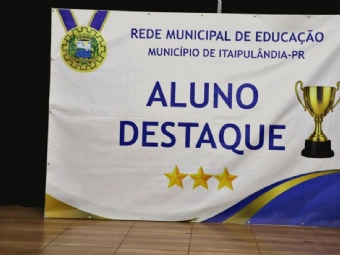 Secretaria de Educação homenageia Alunos Destaque, Aluno Superação e Turma Destaque na Escola João Lorini