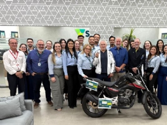 Sicoob premia cooperados com duas motos zero em Foz do Iguaçu