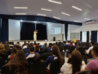 Ação educativa mobiliza estudantes contra o bullying em colégio estadual