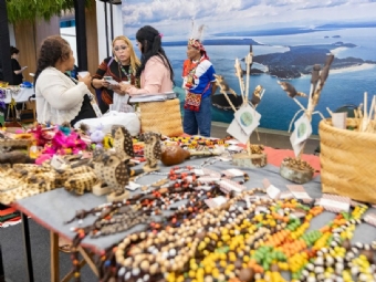 FIT Cataratas valoriza economia criativa e abre espaço para artesãos regionais