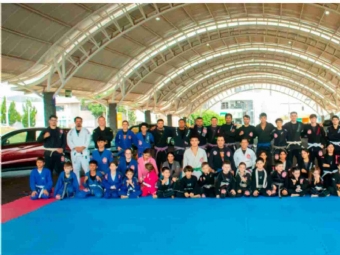 Escola de Artes Marciais promove grande evento de graduação de Jiu-Jitsu na Rua Coberta